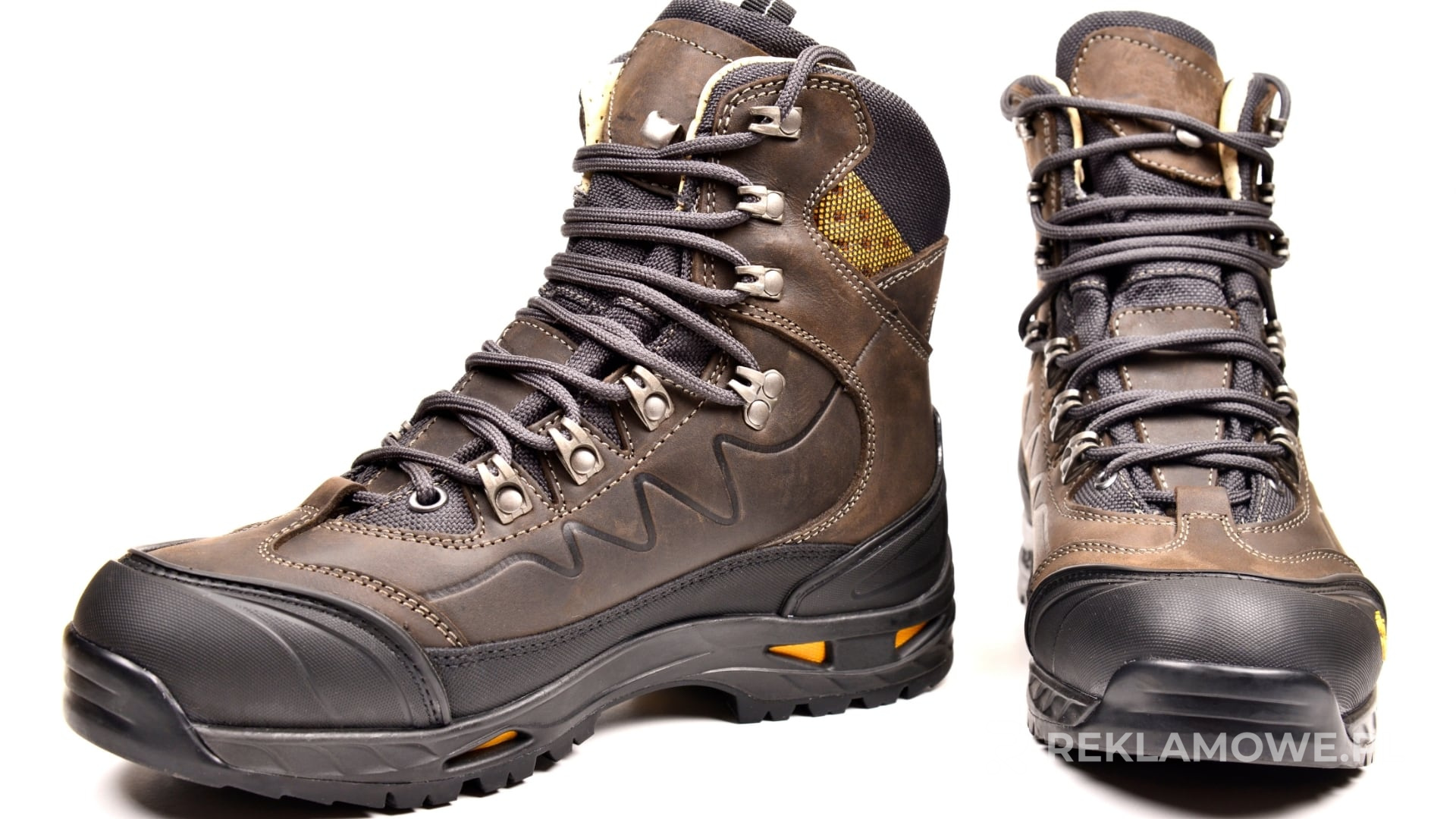 Buty reklamowe używane podczas eventu firmowego