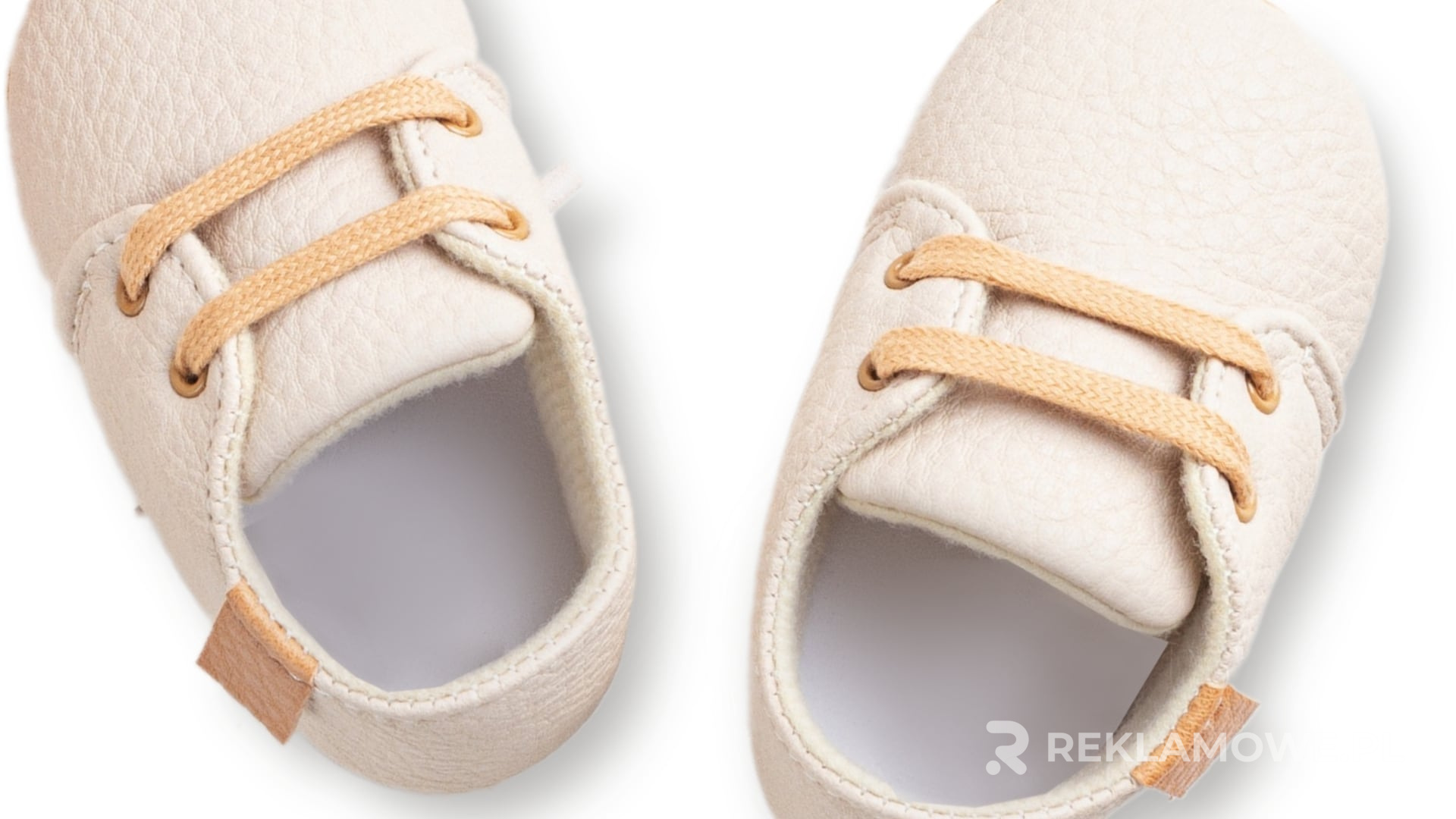 Komfortowe buty reklamowe na nogach pracownika