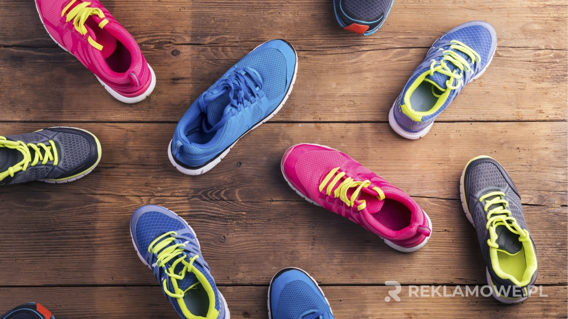 Buty reklamowe prezentowane na targach branżowych