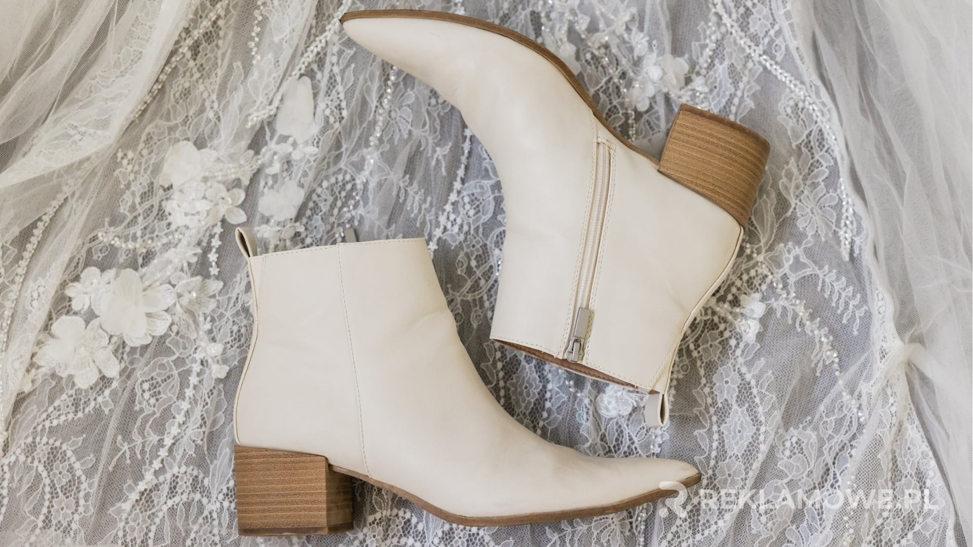 Innowacyjny design butów reklamowych