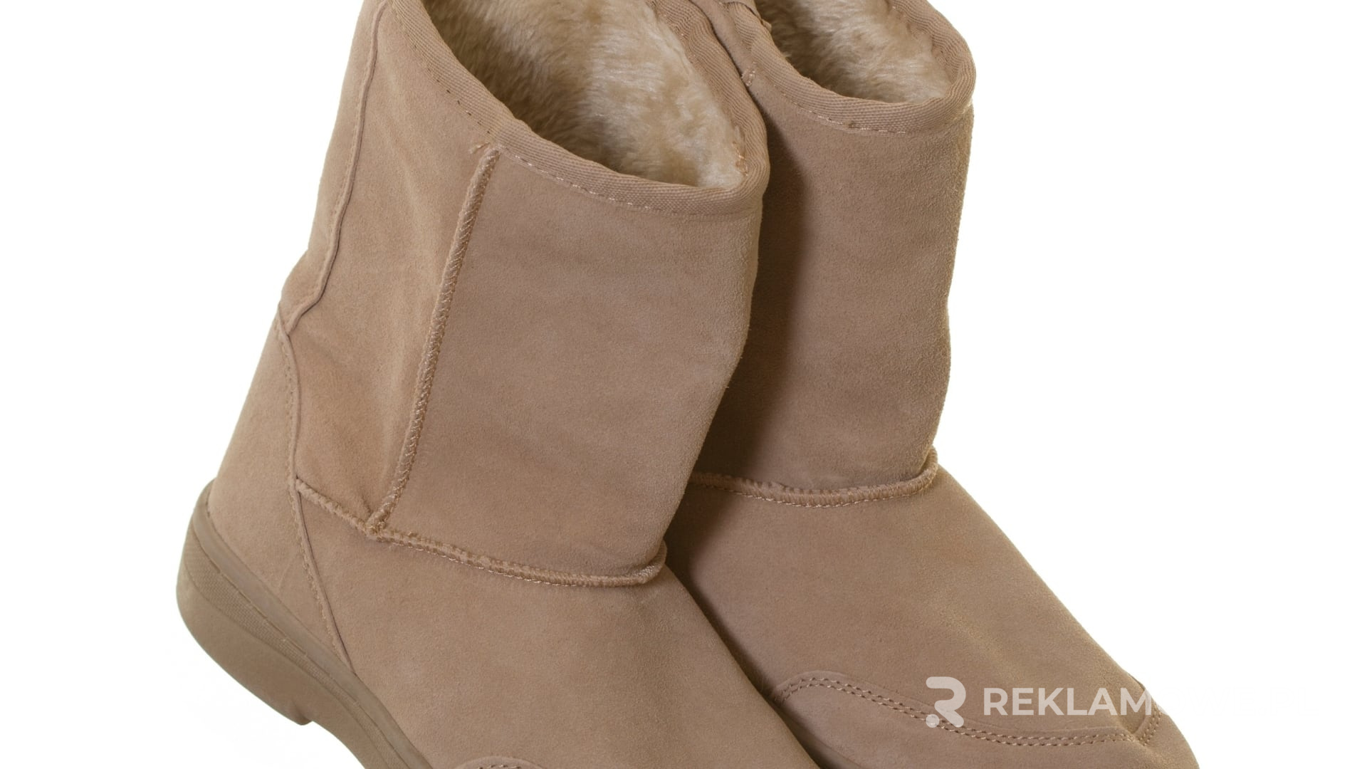 Różnorodne buty reklamowe na półce