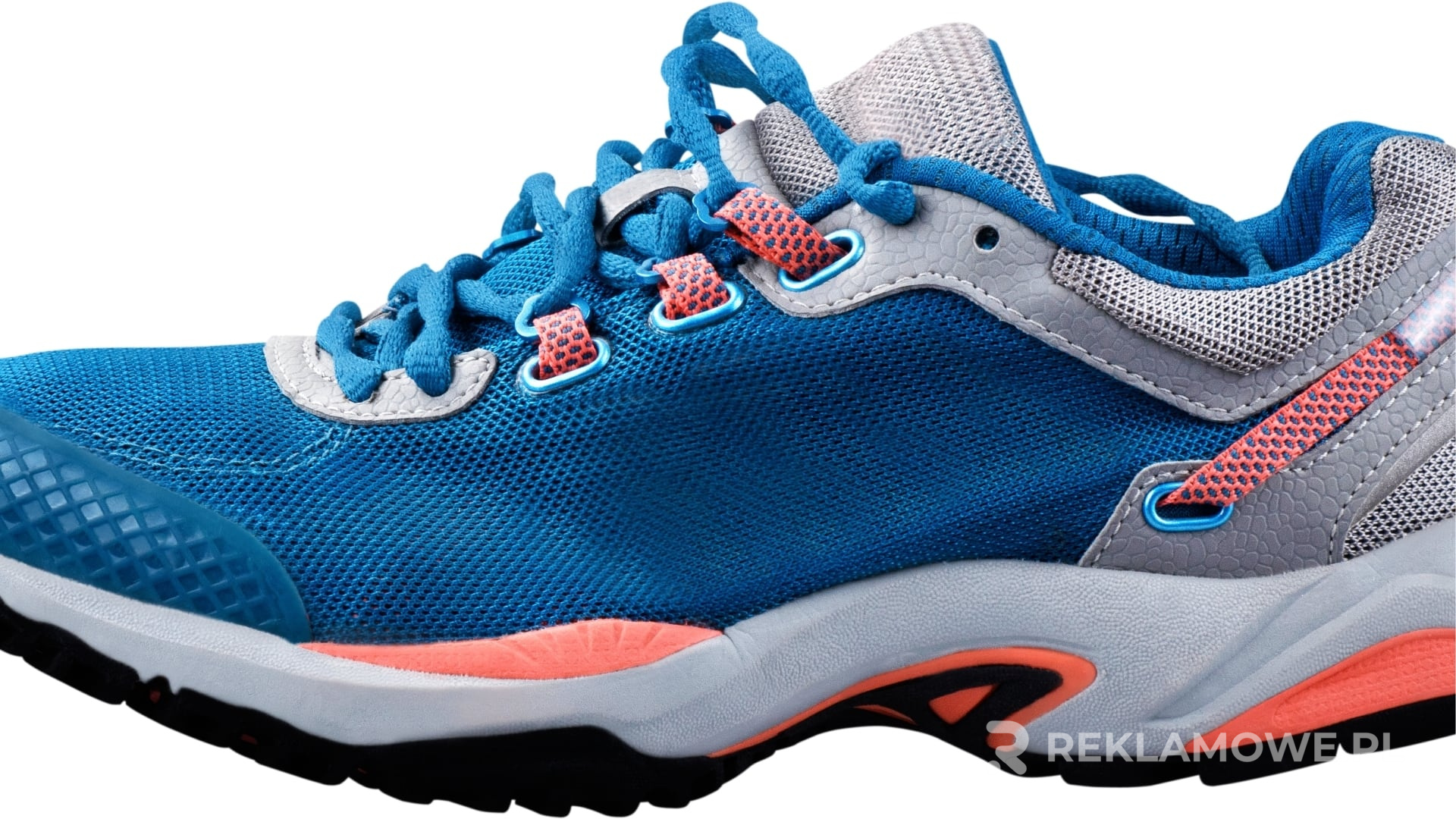 Zdjęcie pokazujące różne rodzaje butów reklamowych na europejskim rynku